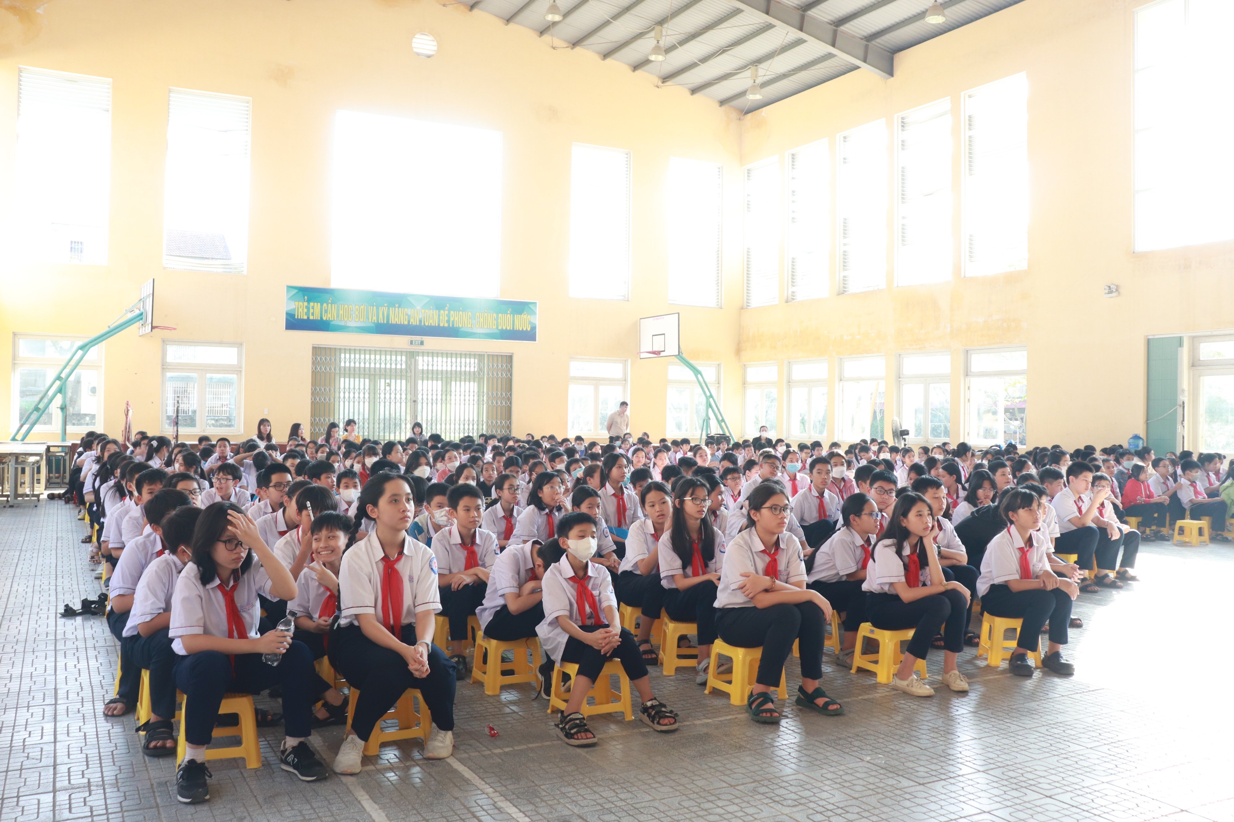 Chương trình có sự tham gia của hơn 300 em học sinh lớp 6 trường THCS Phạm Văn Đồng